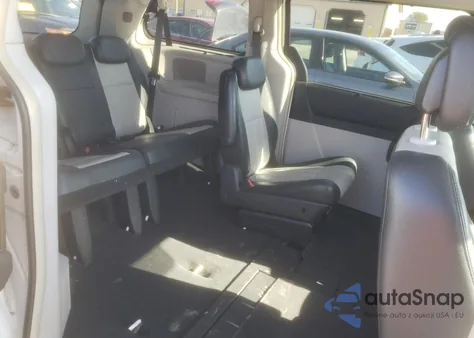 2010 Chrysler Town & Country Touring z USA, uszkodzony, nr VIN 2A4RR5D10AR299262